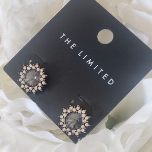 Delicate studs earrings